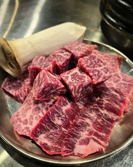 깍둑등심과 새송이버섯
