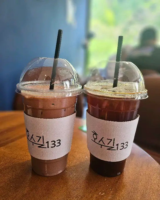 아이스 아메리카노와 초코 라떼