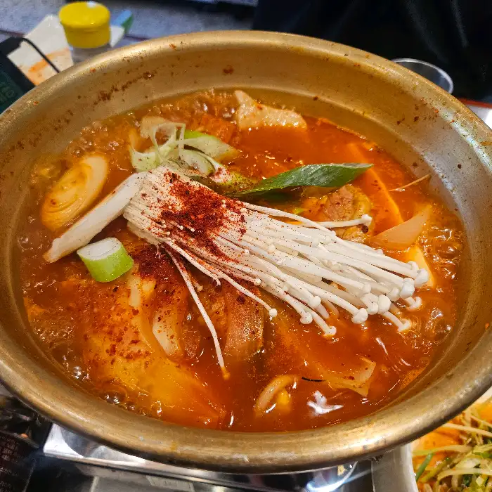 보글보글 끓고 있는 찌개