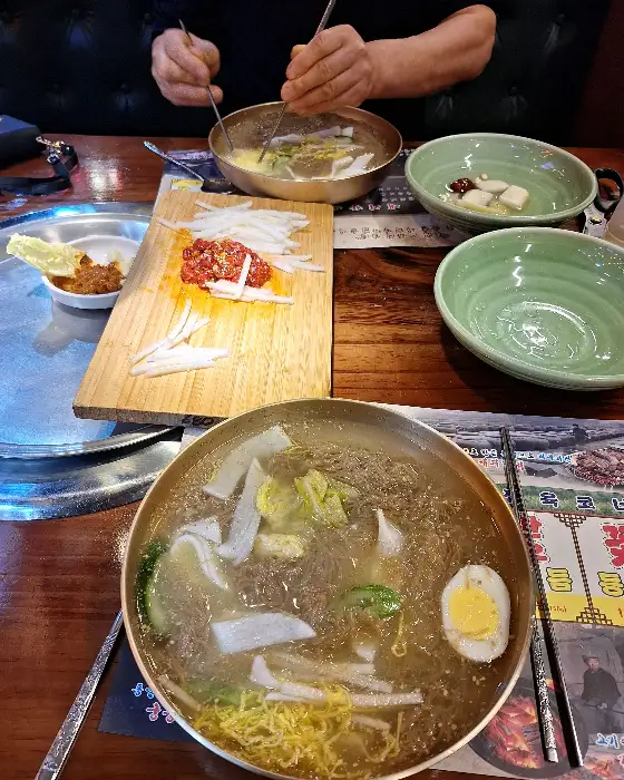 냉면과 함께 즐기는 돼지갈비