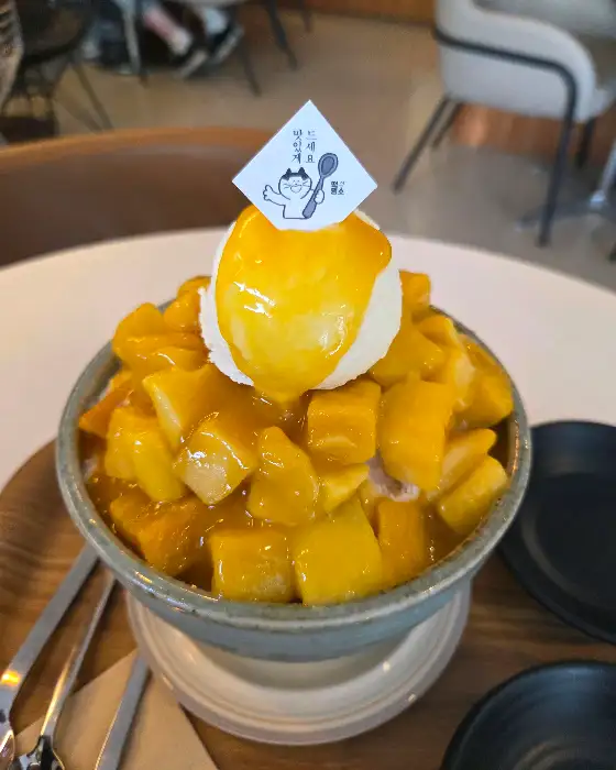 망고 떡빙수 근접 촬영