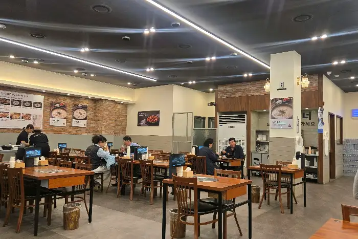 식당 내부 전경