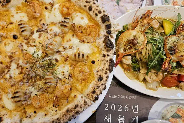 매콤달콤한 핫 갈릭 크림소스 피자