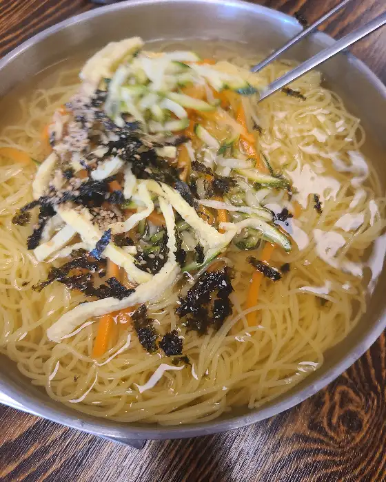 하얀 국물의 콩국수