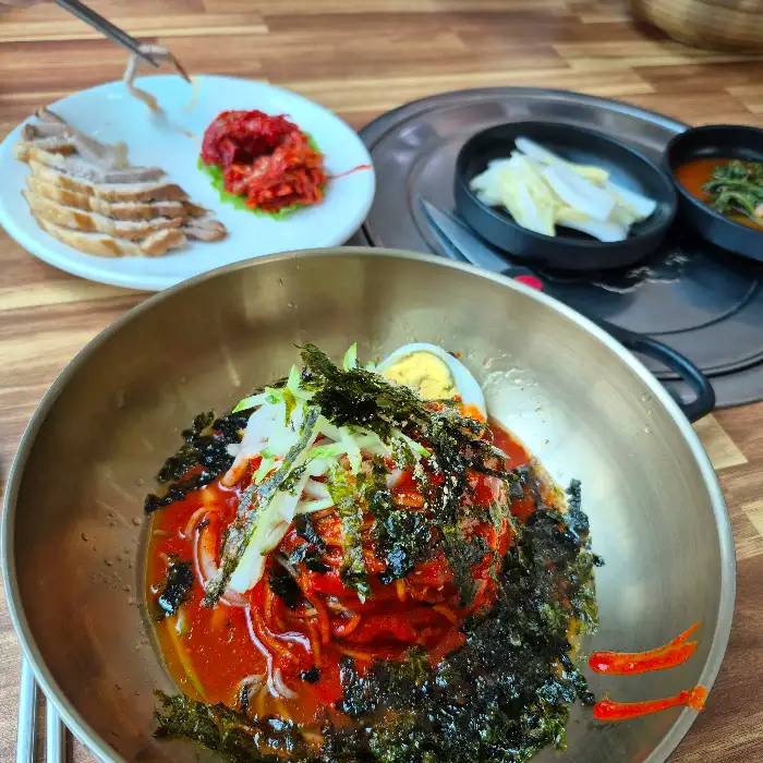식당 내부 테이블