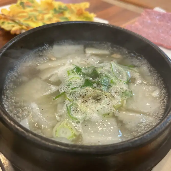 김이 모락모락 나는 탕 메뉴