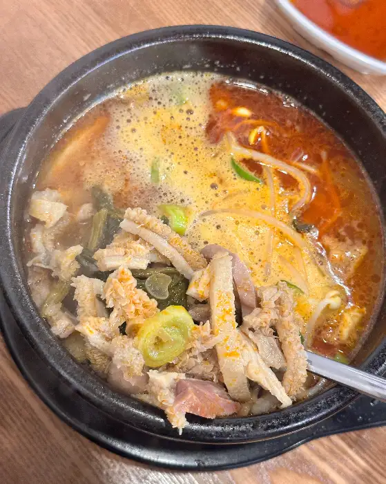 건더기가 푸짐한 내장탕
