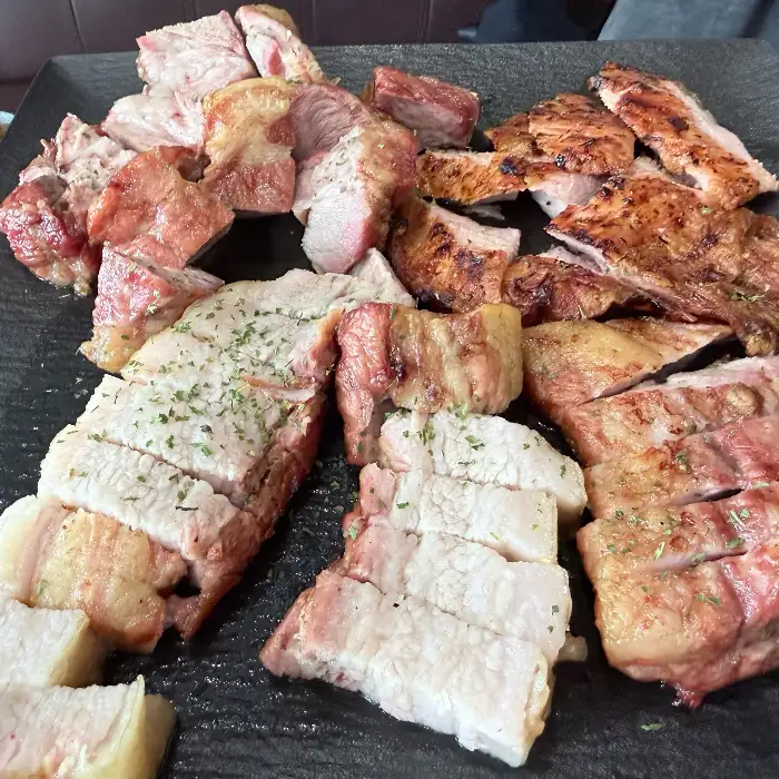 먹음직스러운 고기 한판