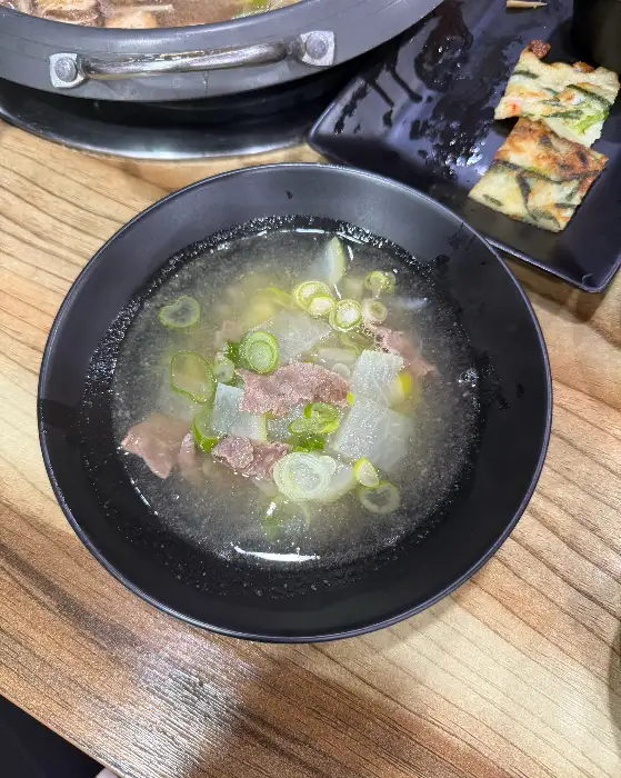 오리백숙과 함께 나온 맑은 국물의 탕 요리