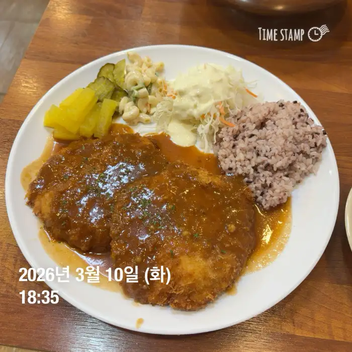돈까스와 곁들임 찬