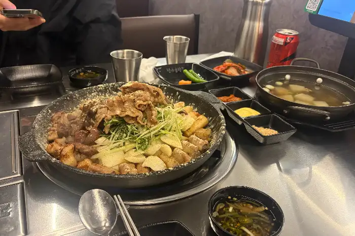 테이블 세팅 이미지