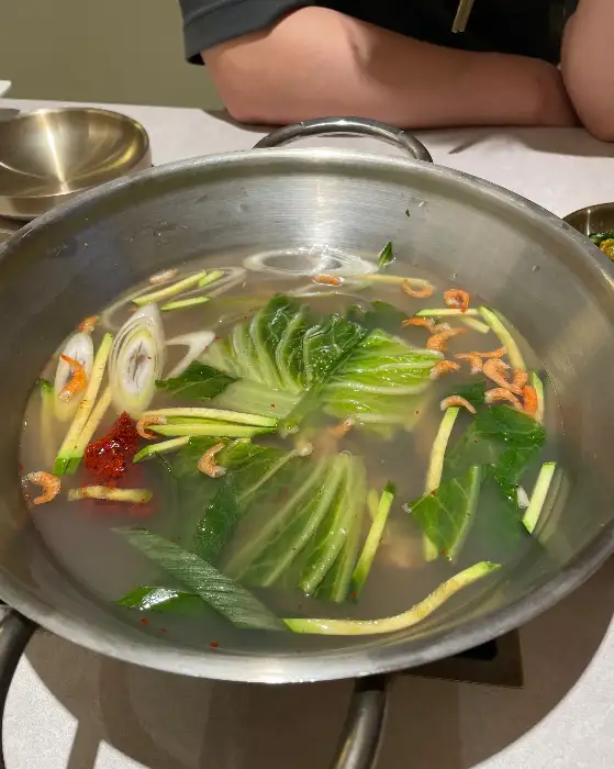 푸짐하게 차려진 보리밥 정식 한상