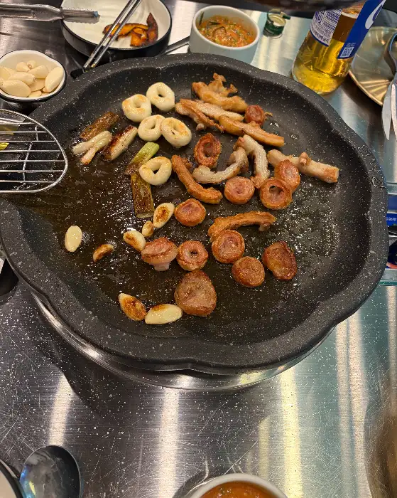 쌈 채소에 싸 먹는 막창