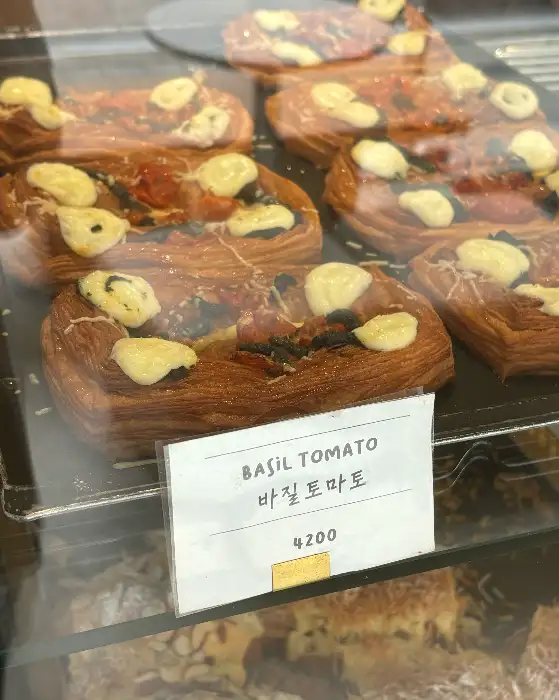 바질 토마토 빵