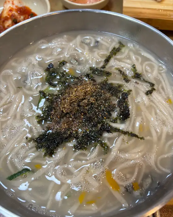 장촌칼국수의 굴 칼국수 클로즈업