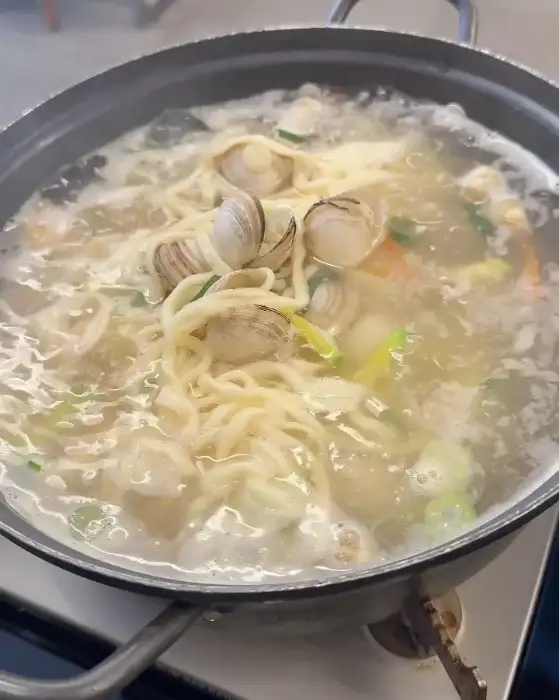 시원한 동죽 칼국수