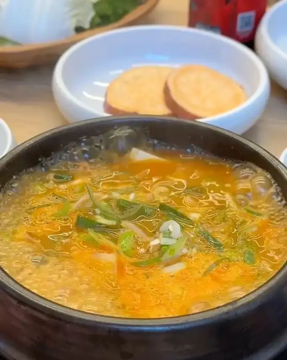 보글보글 끓고 있는 애호박찌개