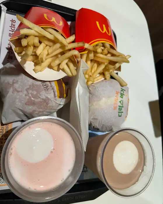 맥도날드 안산고잔DT점 콜라와 쉐이크