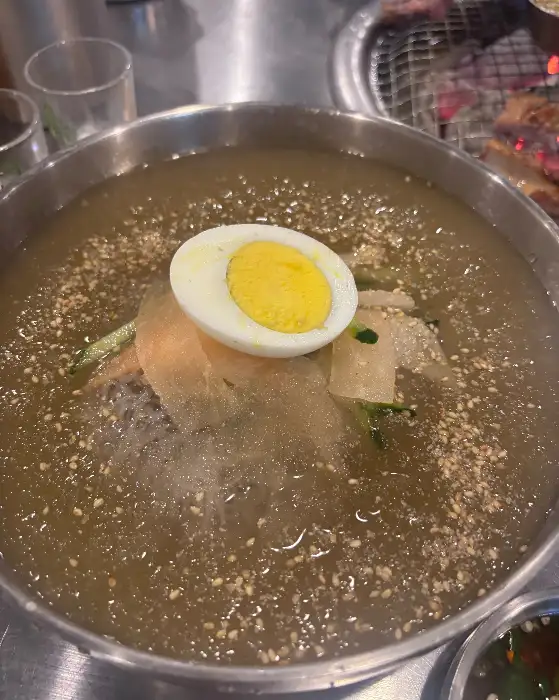 시원한 맥주와 함께 즐기는 고기