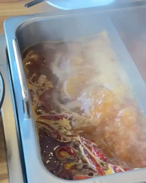 팔팔 끓는 훠궈 육수