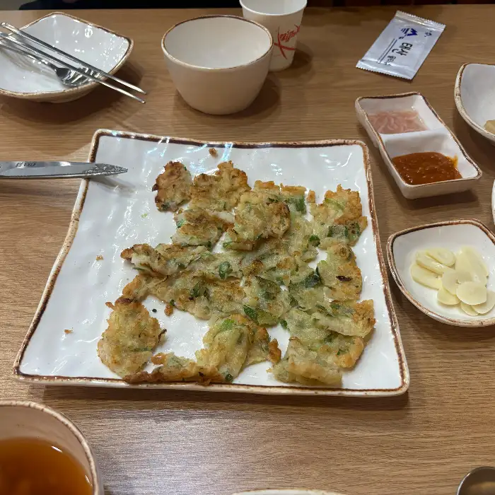 바삭하게 잘 부쳐진 전의 모습