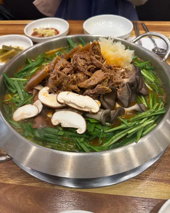 흑염소 모듬 수육의 상세 모습
