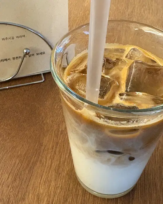 신선한 아이스 아메리카노