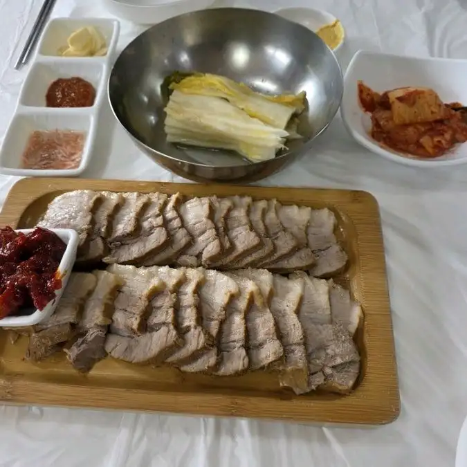 수육 한 접시