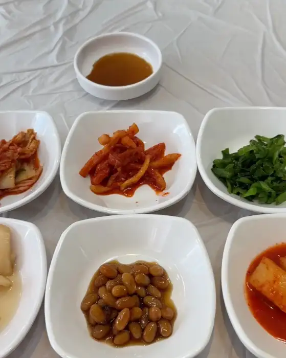 새빨간 양념의 두루치기