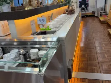 천안 돼지갈비 맛집, 담백한 양념과 푸짐한 밑반찬에 반하다