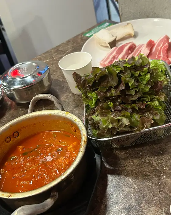 김치찌개와 쌈채소