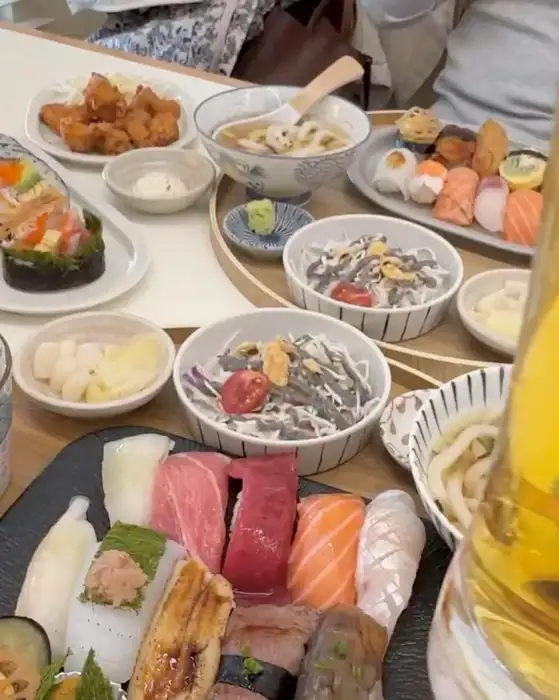 다양하고 신선한 스시 한 상
