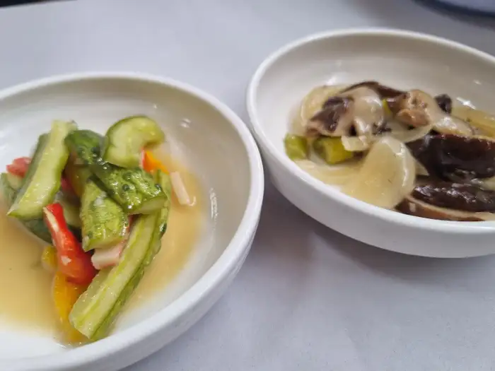 밑반찬 (오이와 버섯)