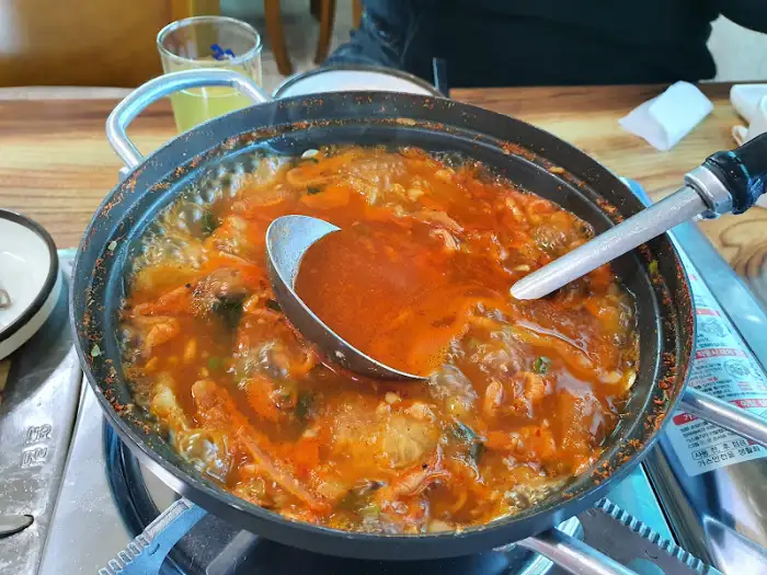 철갑상어 매운탕