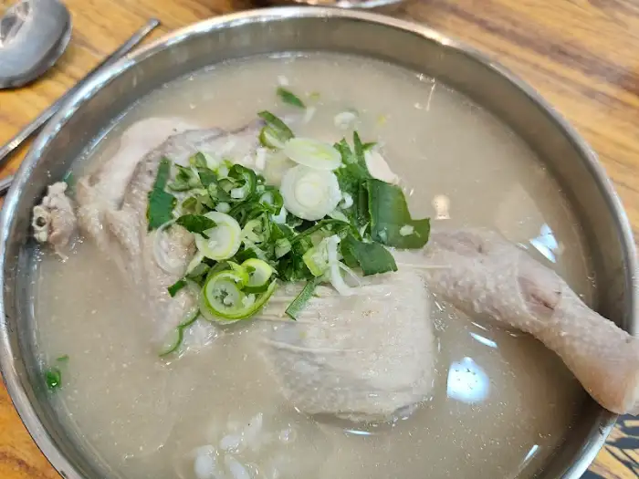칼국수와 닭고기