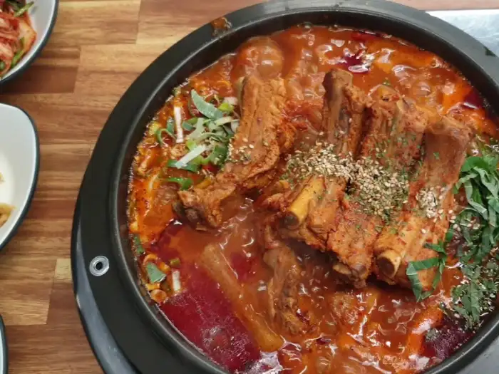 푸짐한 묵은지 등갈비찜