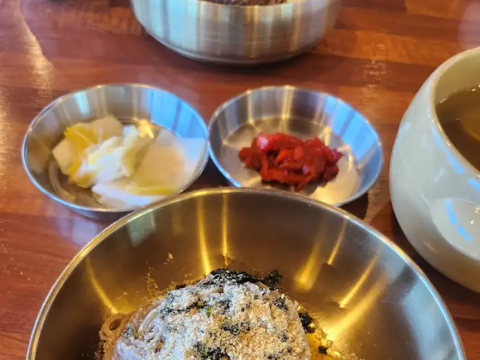 수육과 곁들임 반찬