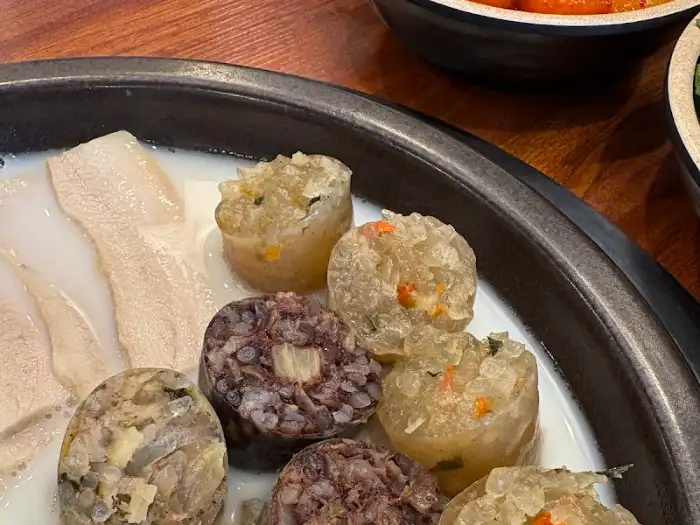 항정수육국밥과 함께 나온 순대와 수육