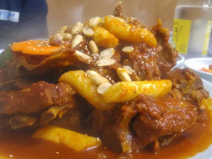근접 촬영한 뼈찜의 모습