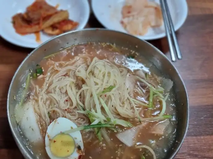비빔 밀면