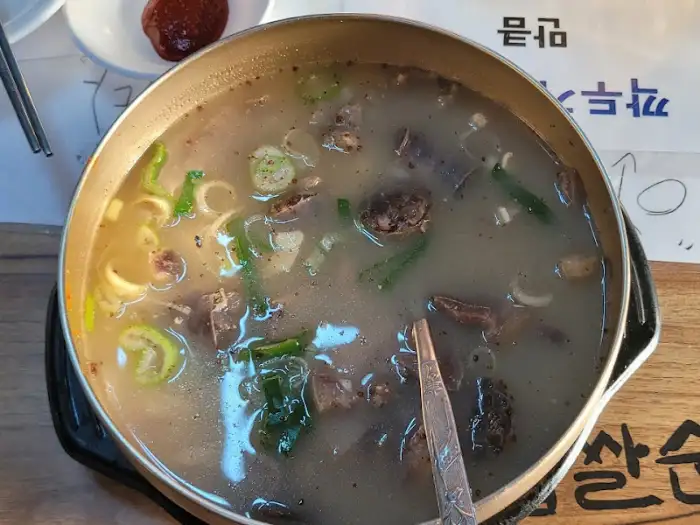 순대국 속 고기와 순대