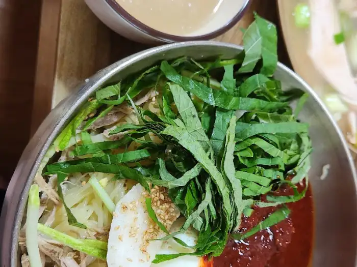 비빔 밀면 클로즈업
