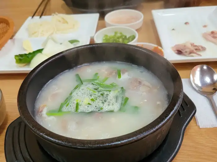 밥과 함께 나온 돼지국밥