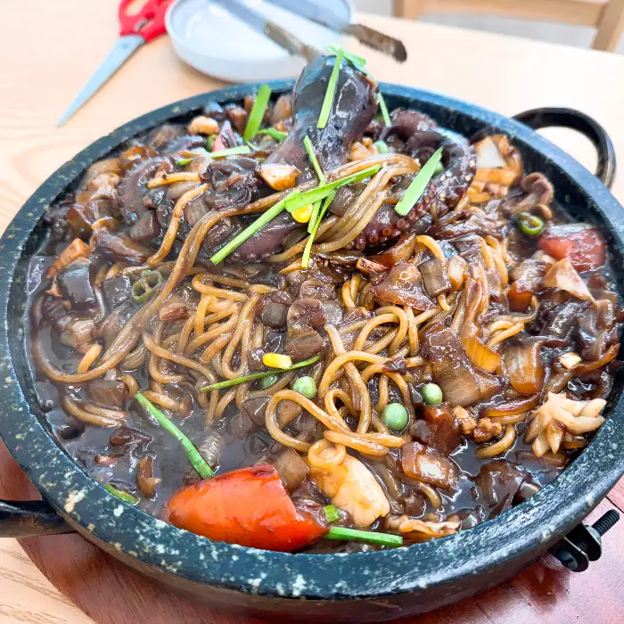 돌짜장 근접샷