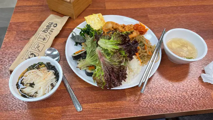 정갈하게 차려진 한 끼 식사