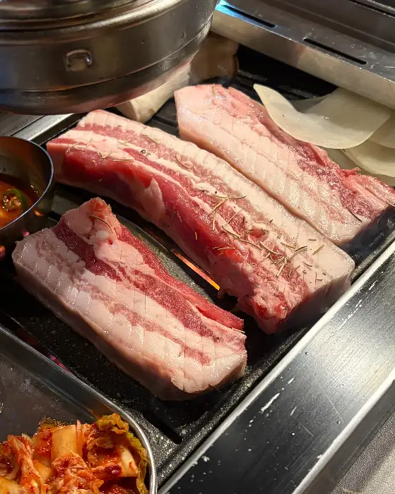 고기 굽는 모습