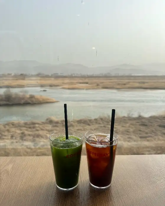 아메리카노와 토피넛 라떼