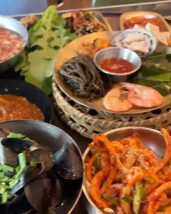 푸짐한 한상차림의 전경