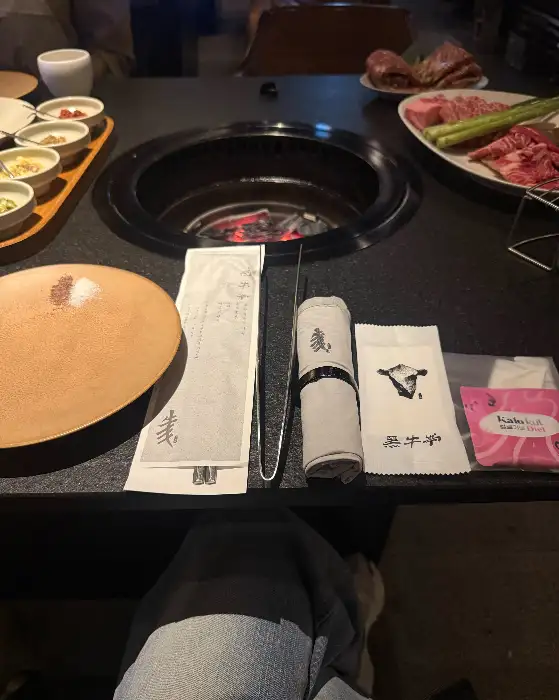 깔끔하게 정돈된 테이블 세팅