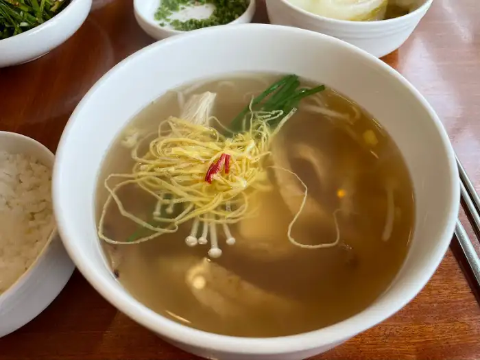 밥을 말아먹는 북엇국